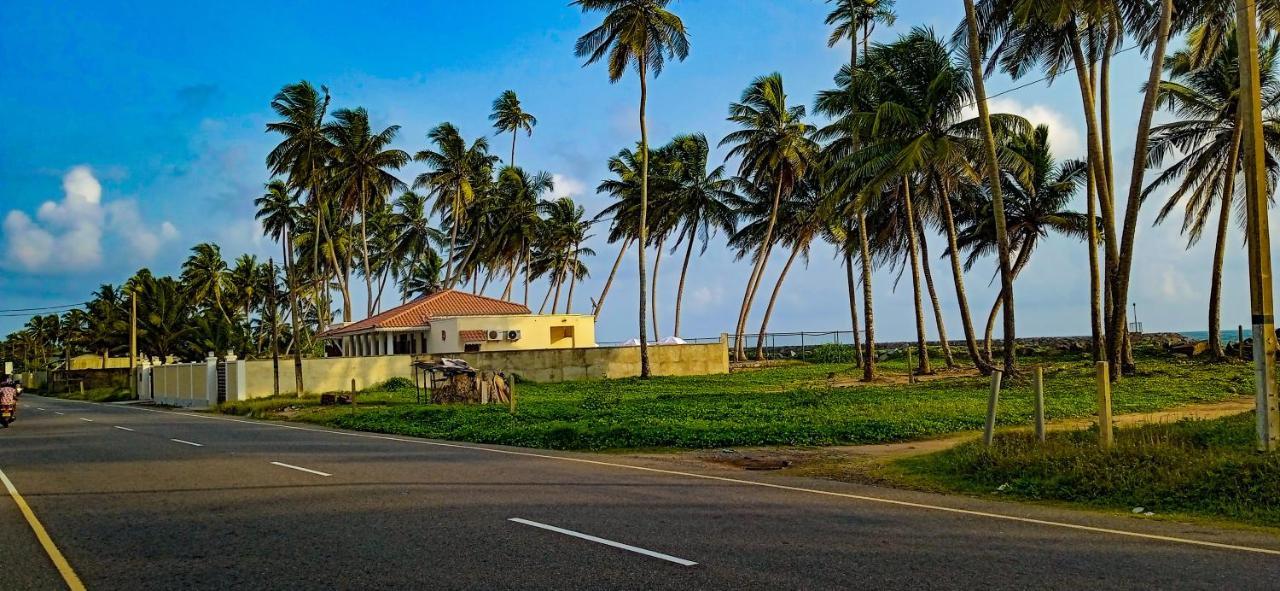 House By The Sea Hikka Hotel Hikkaduwa Bagian luar foto