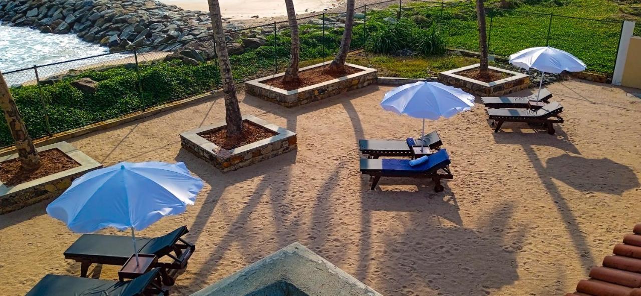House By The Sea Hikka Hotel Hikkaduwa Bagian luar foto