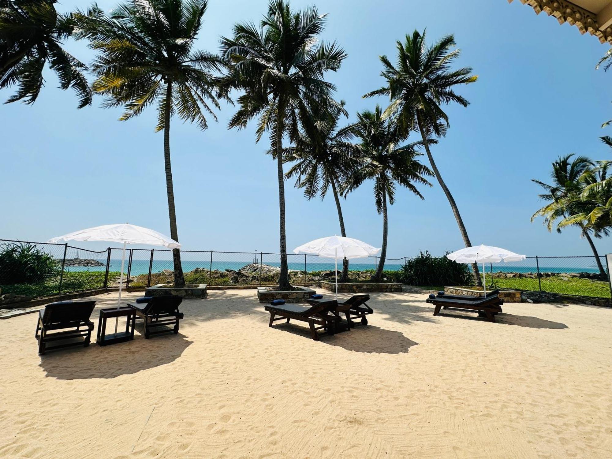 House By The Sea Hikka Hotel Hikkaduwa Bagian luar foto