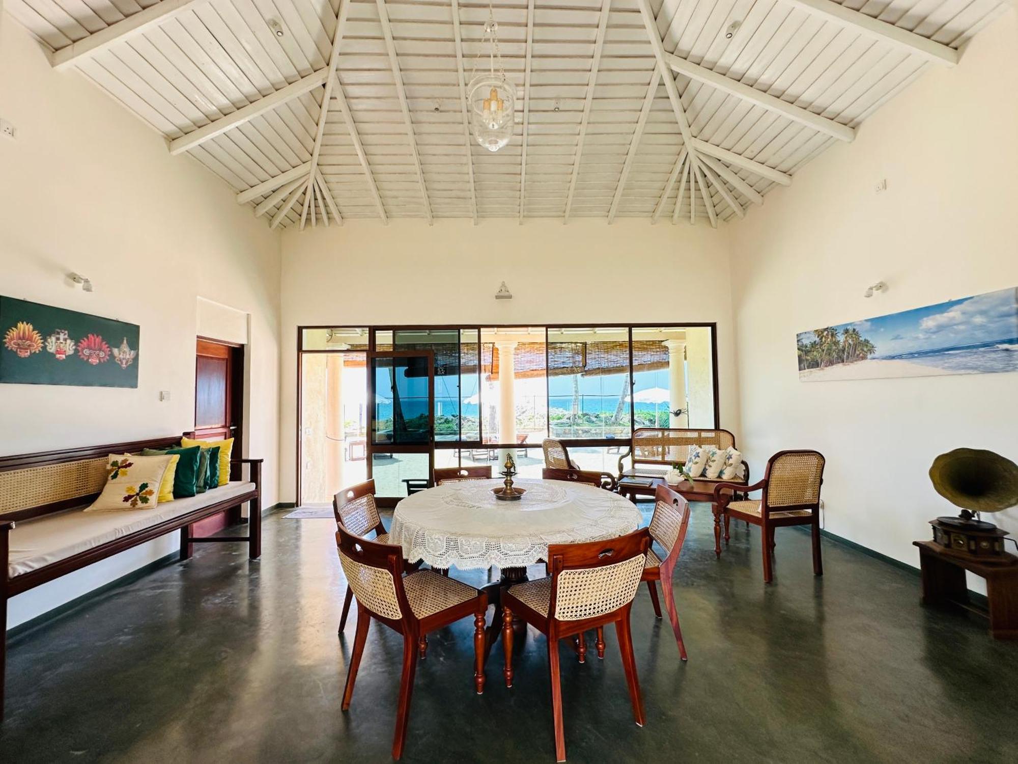 House By The Sea Hikka Hotel Hikkaduwa Bagian luar foto