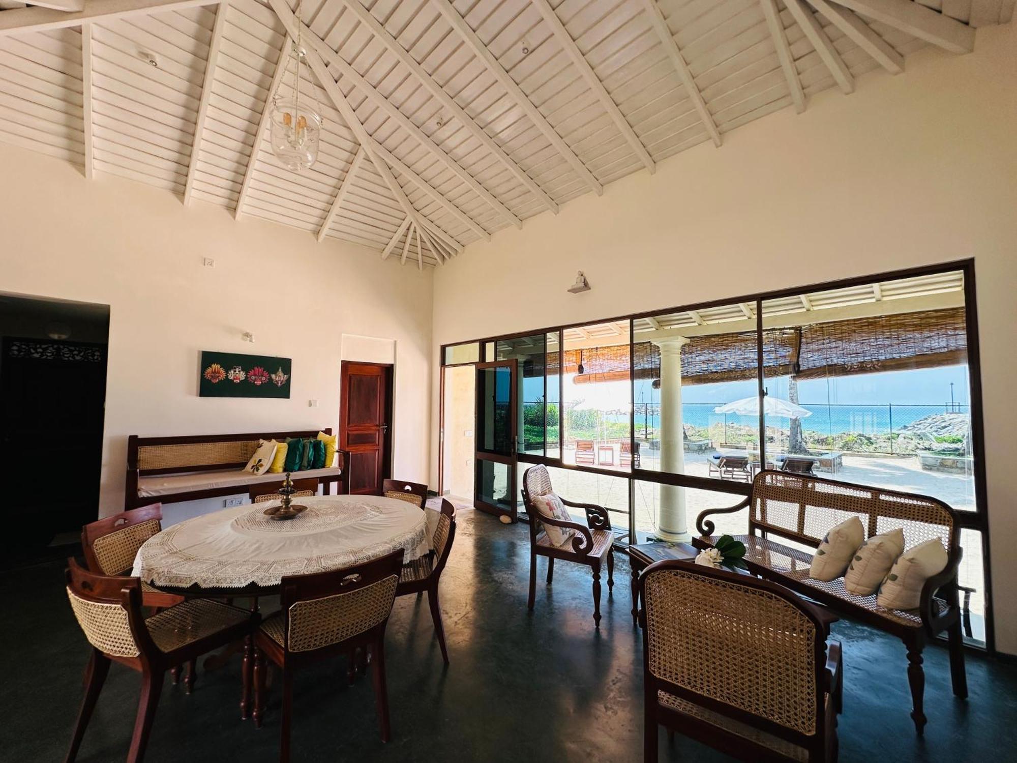 House By The Sea Hikka Hotel Hikkaduwa Bagian luar foto