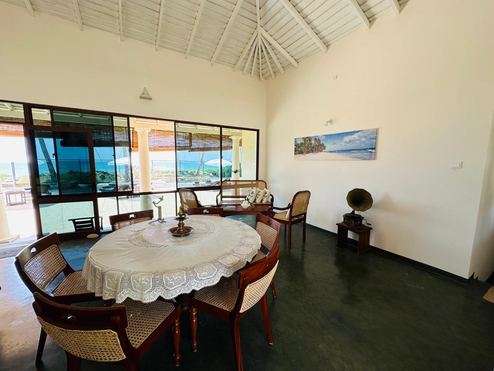 House By The Sea Hikka Hotel Hikkaduwa Bagian luar foto
