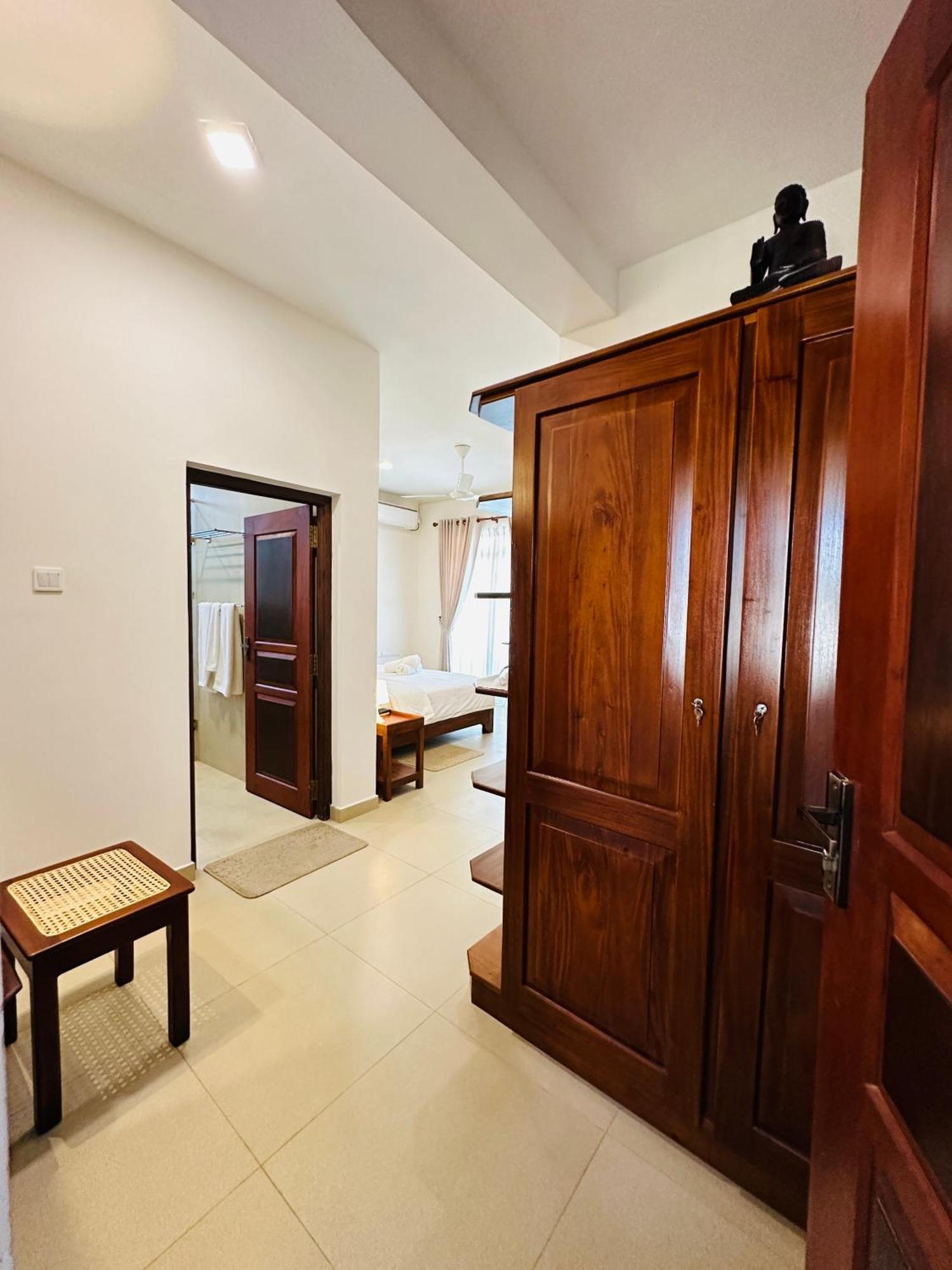House By The Sea Hikka Hotel Hikkaduwa Bagian luar foto
