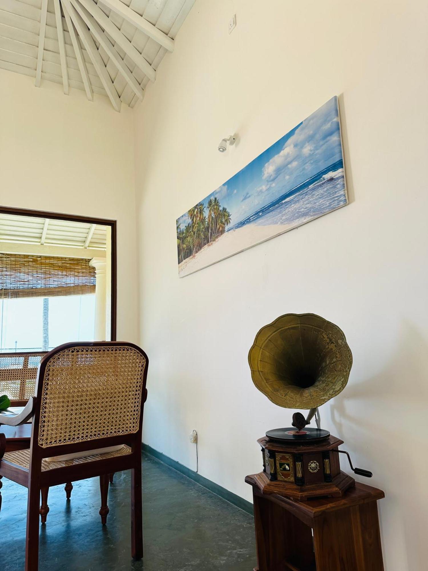 House By The Sea Hikka Hotel Hikkaduwa Bagian luar foto