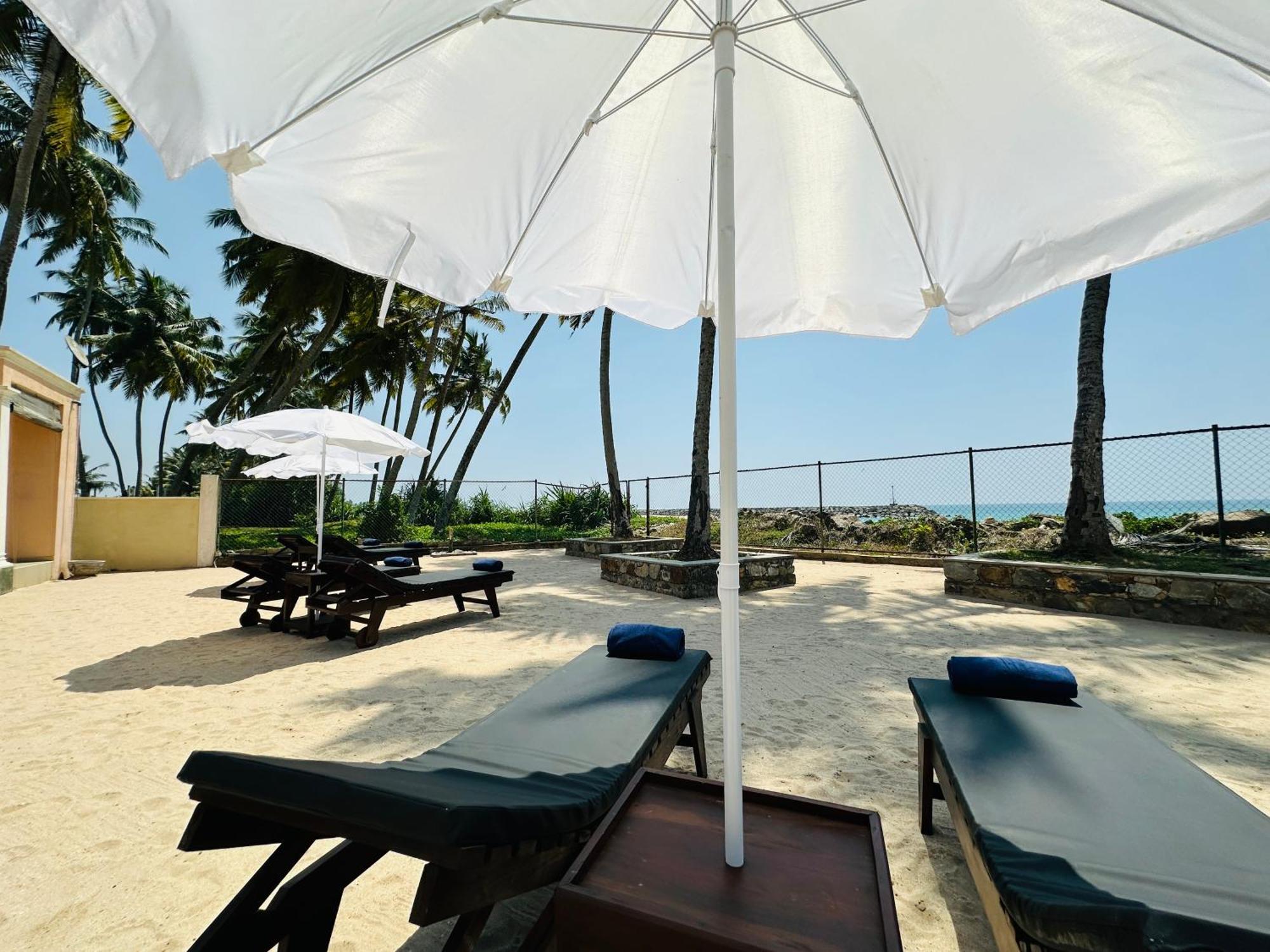 House By The Sea Hikka Hotel Hikkaduwa Bagian luar foto