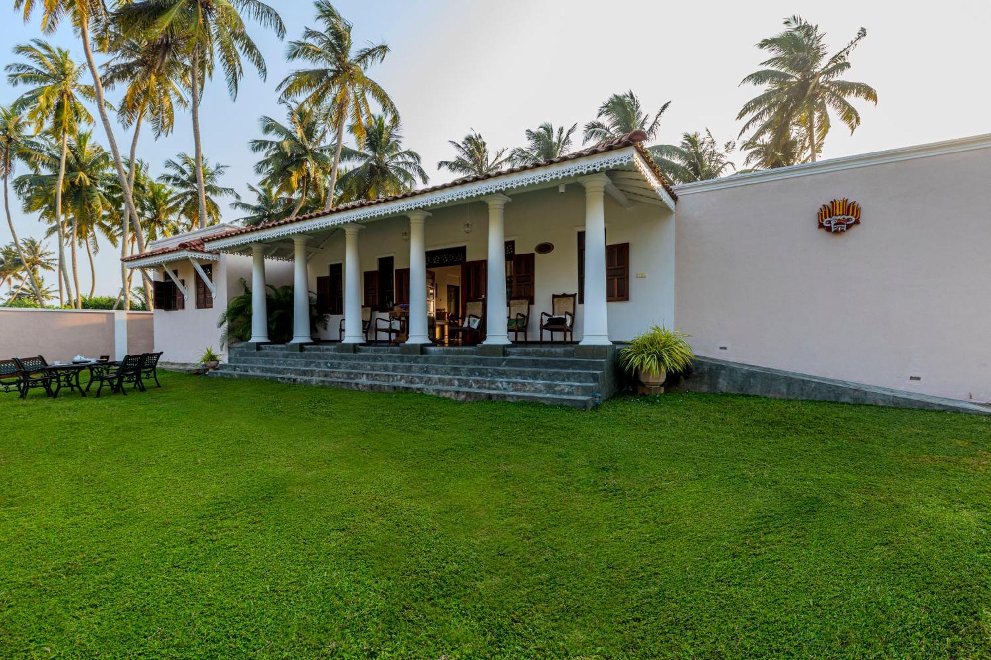 House By The Sea Hikka Hotel Hikkaduwa Bagian luar foto