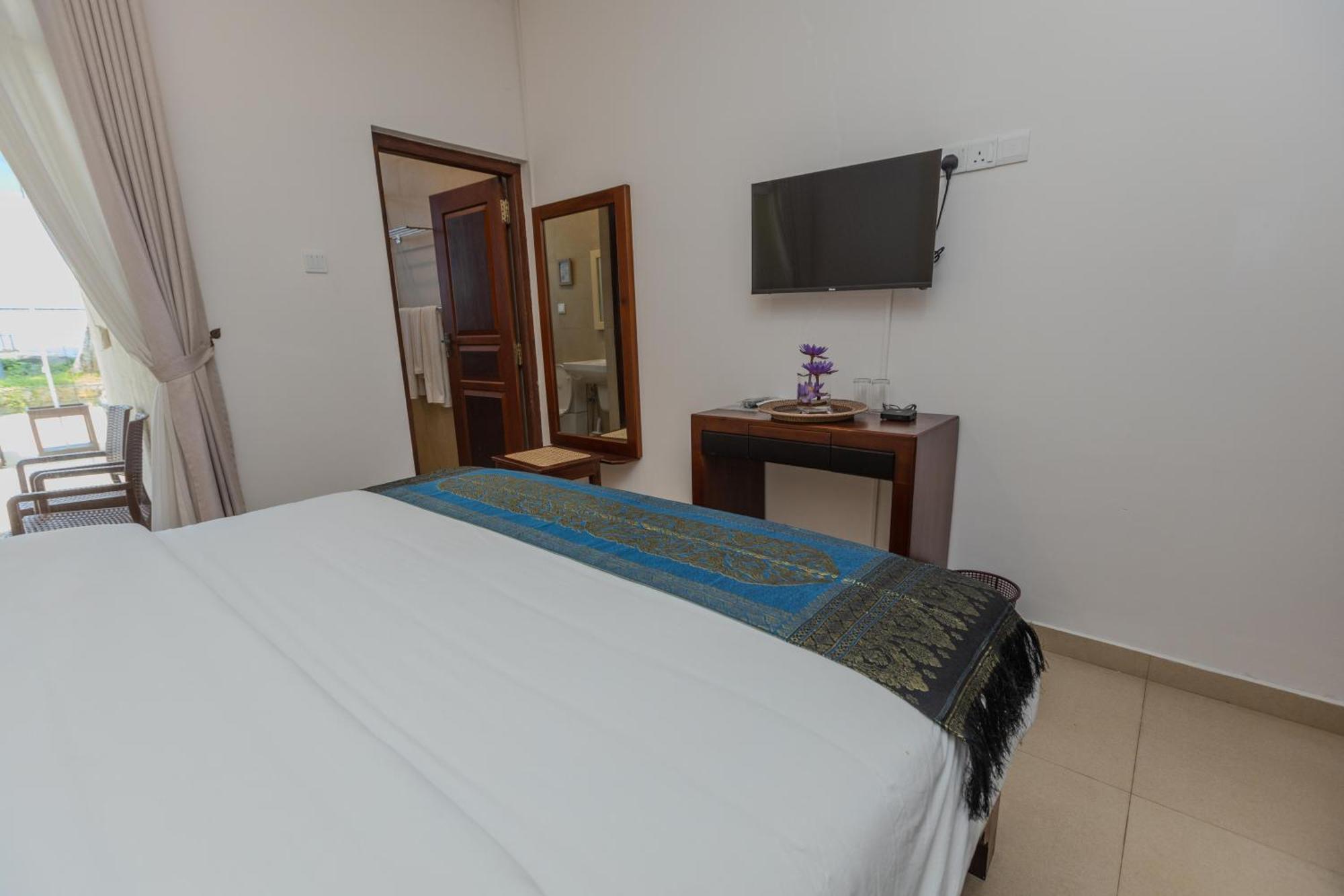 House By The Sea Hikka Hotel Hikkaduwa Bagian luar foto