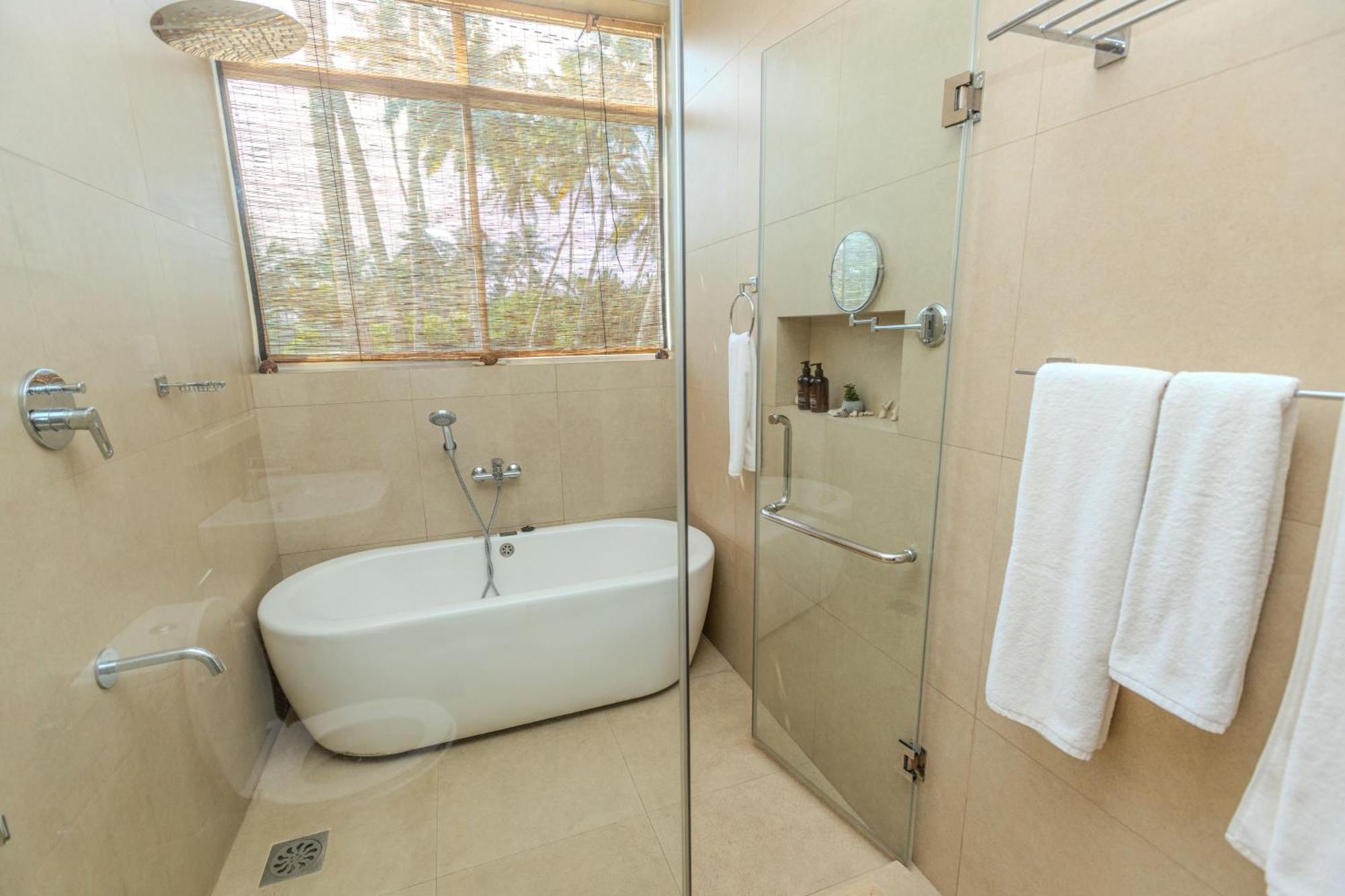 House By The Sea Hikka Hotel Hikkaduwa Bagian luar foto