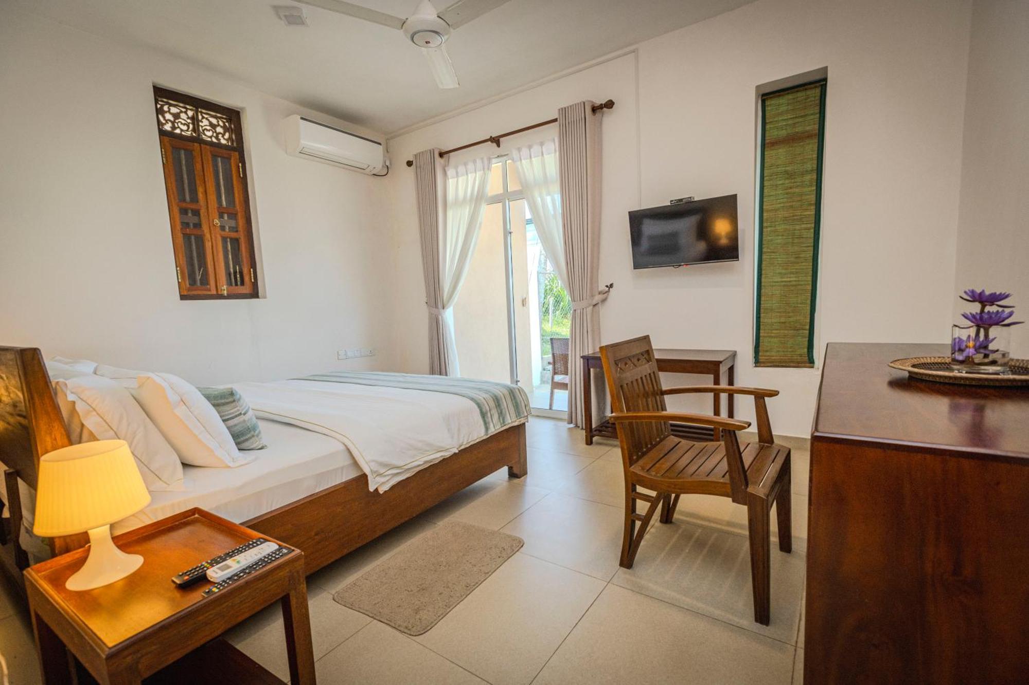 House By The Sea Hikka Hotel Hikkaduwa Bagian luar foto