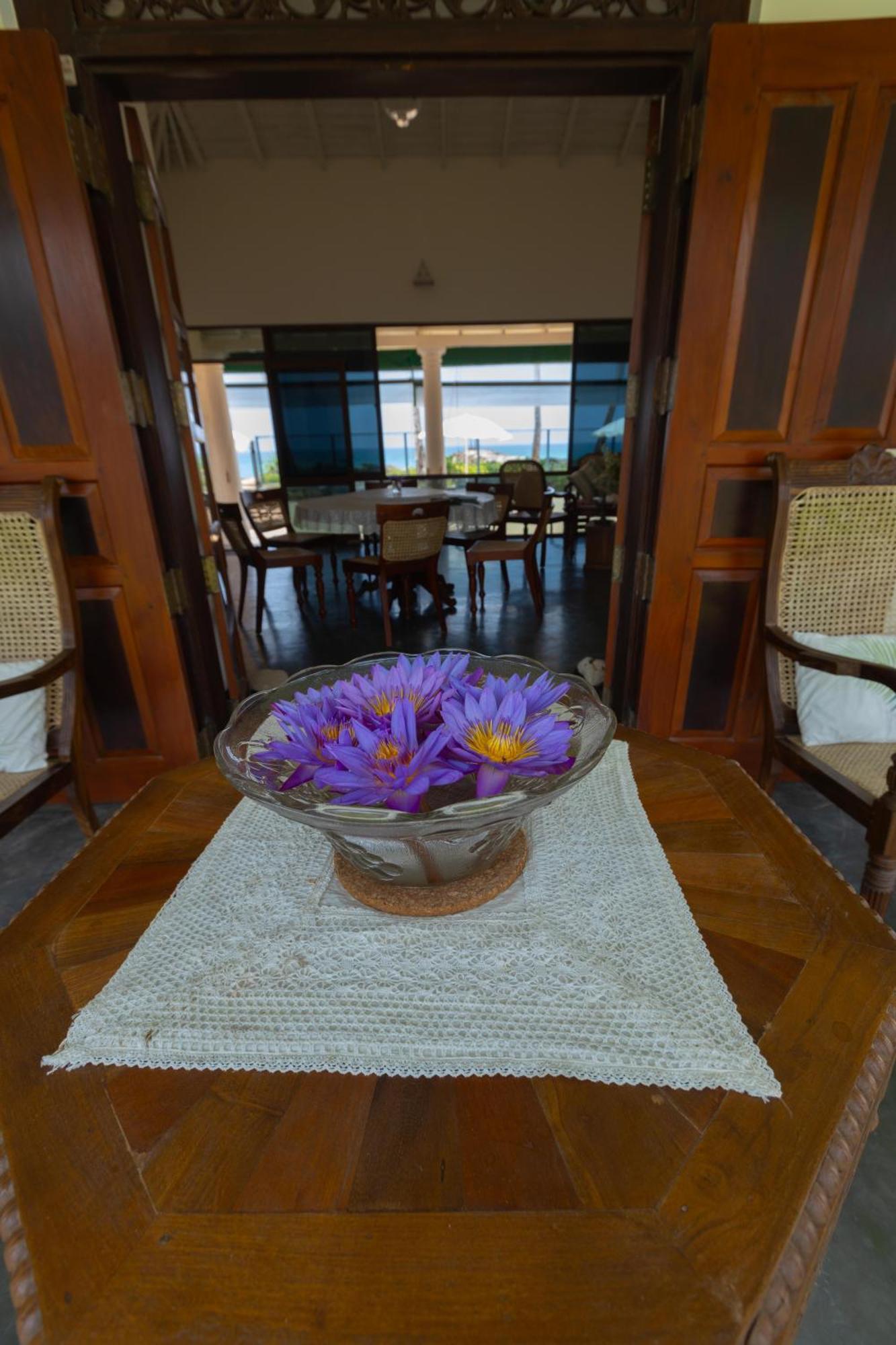 House By The Sea Hikka Hotel Hikkaduwa Bagian luar foto