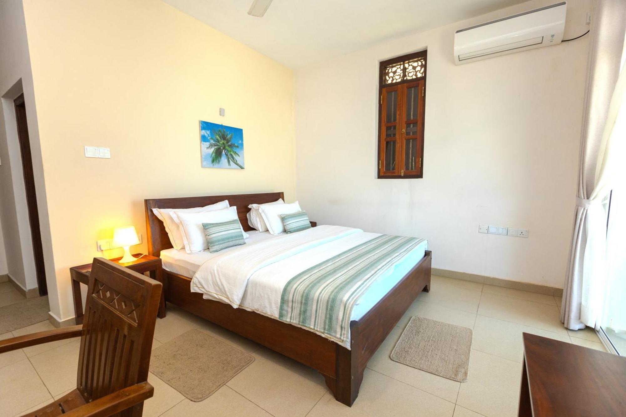 House By The Sea Hikka Hotel Hikkaduwa Bagian luar foto