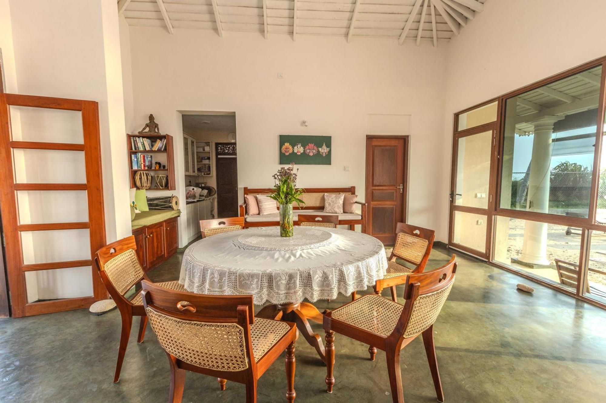 House By The Sea Hikka Hotel Hikkaduwa Bagian luar foto